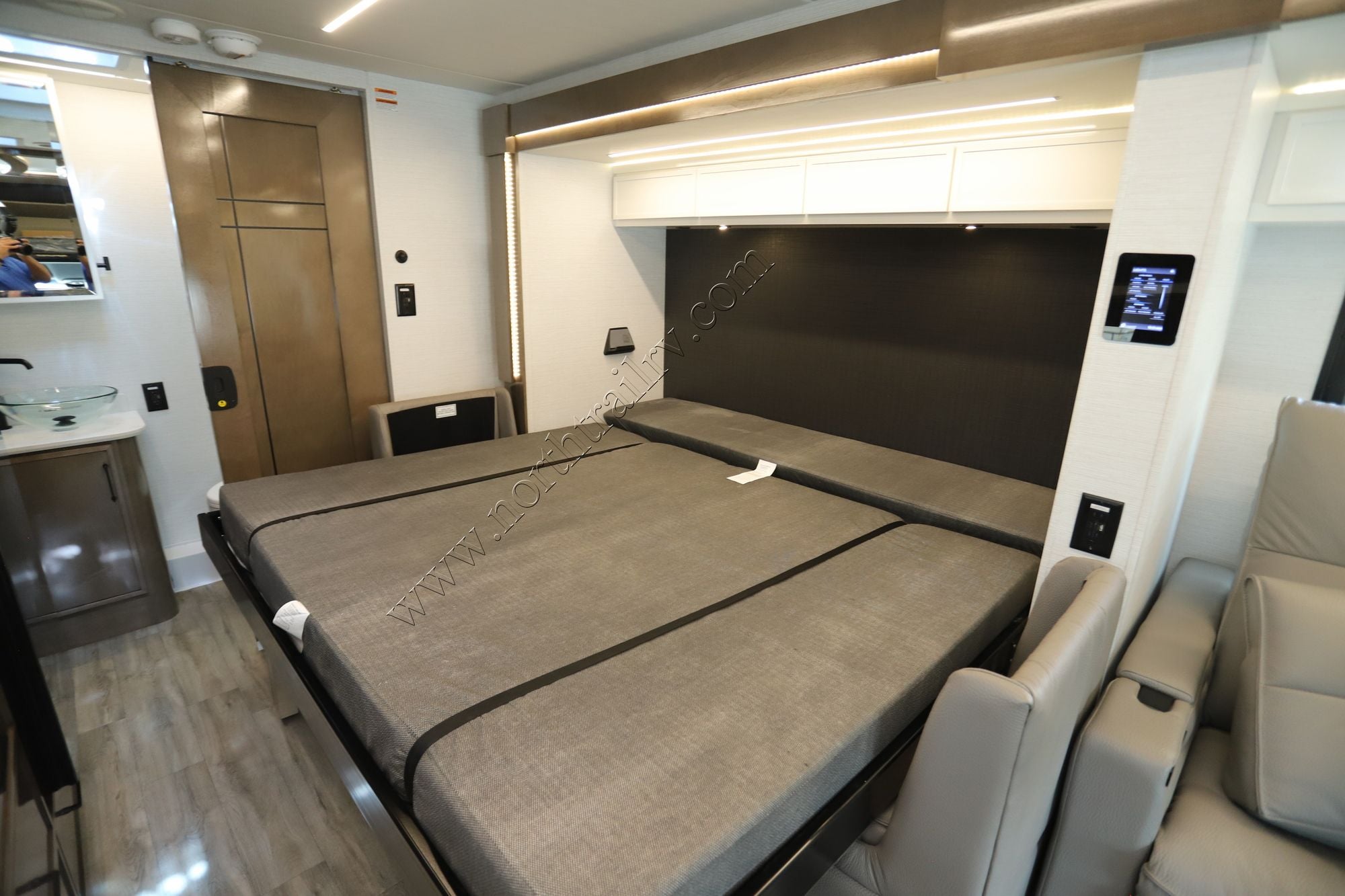 New 2027 Newmar Freedom Aire 2515 Class C  For Sale