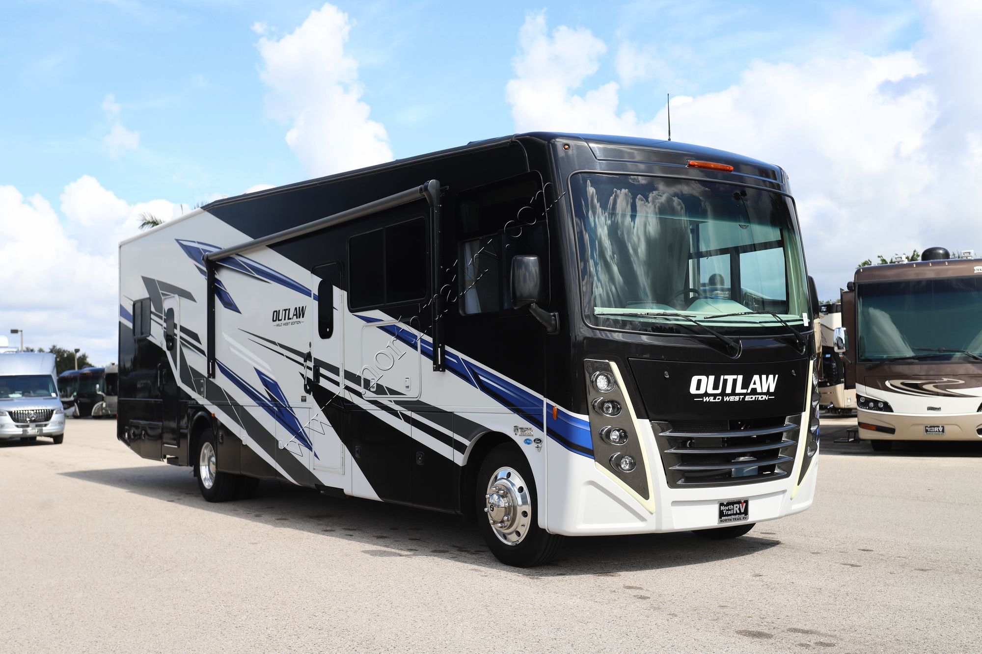 Used 2025 Thor Outlaw Wild West 38K Class A  For Sale
