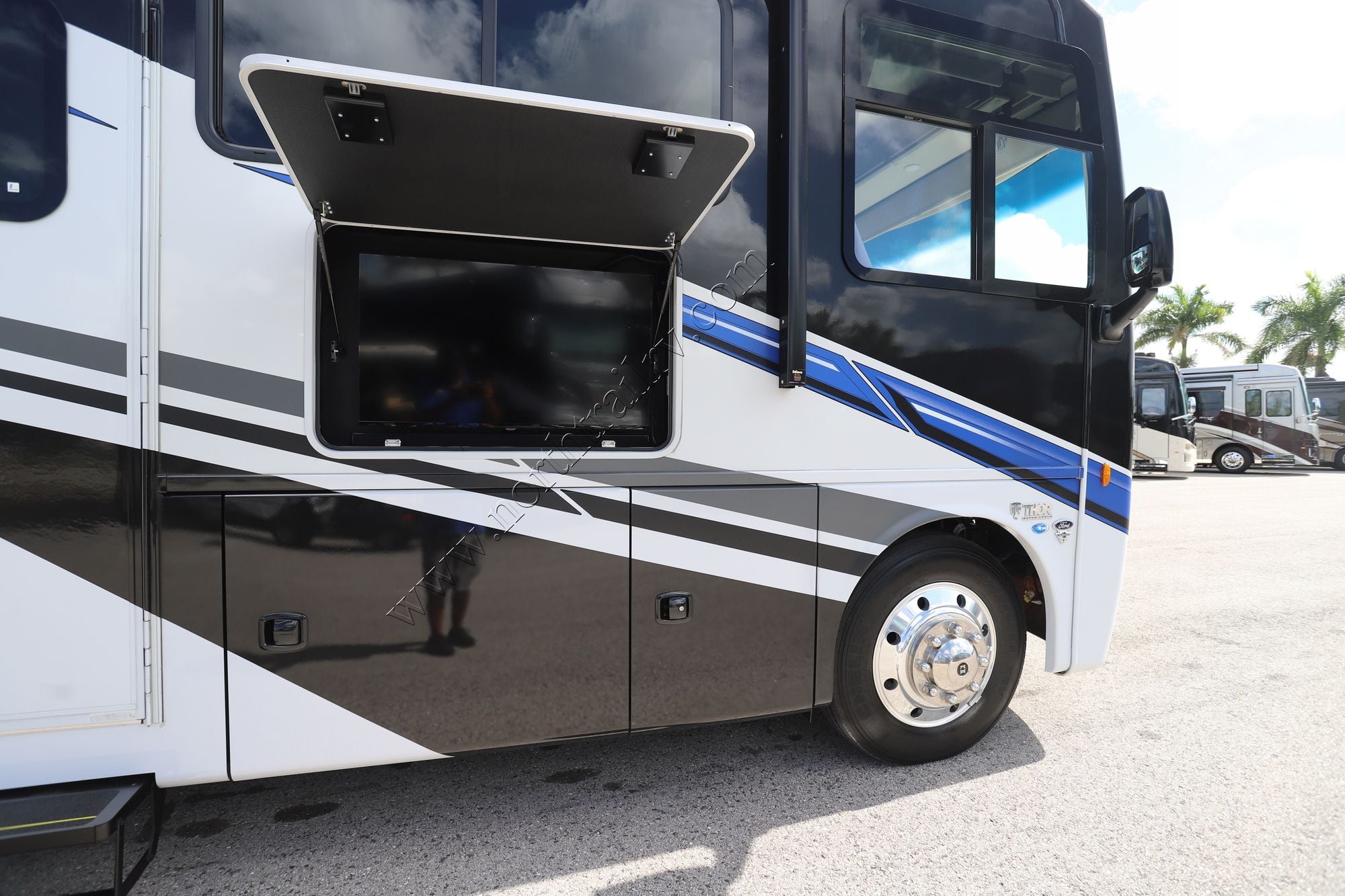 Used 2025 Thor Outlaw Wild West 38K Class A  For Sale