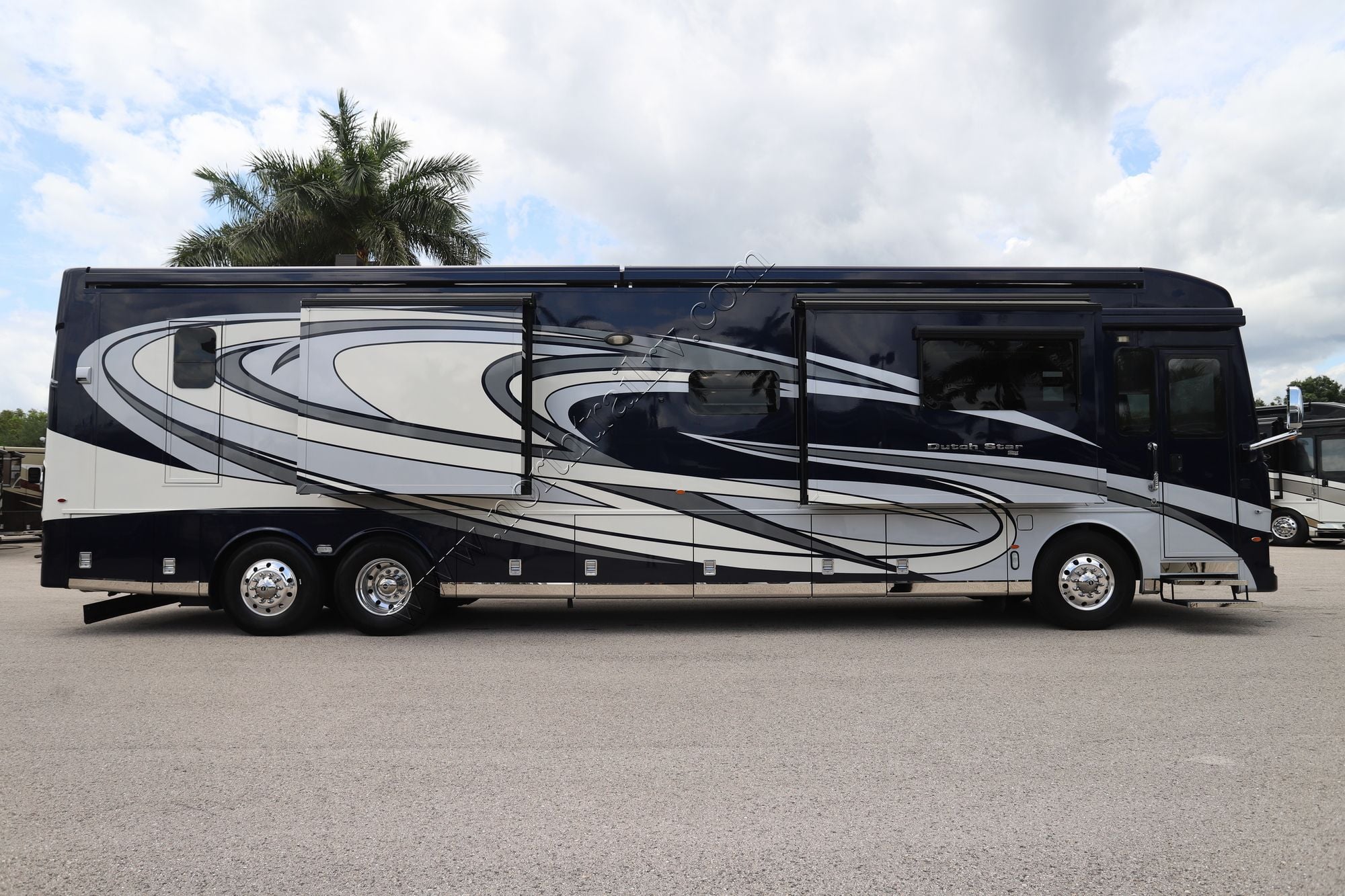 Used 2022 Newmar Dutch Star 4328 Class A  For Sale