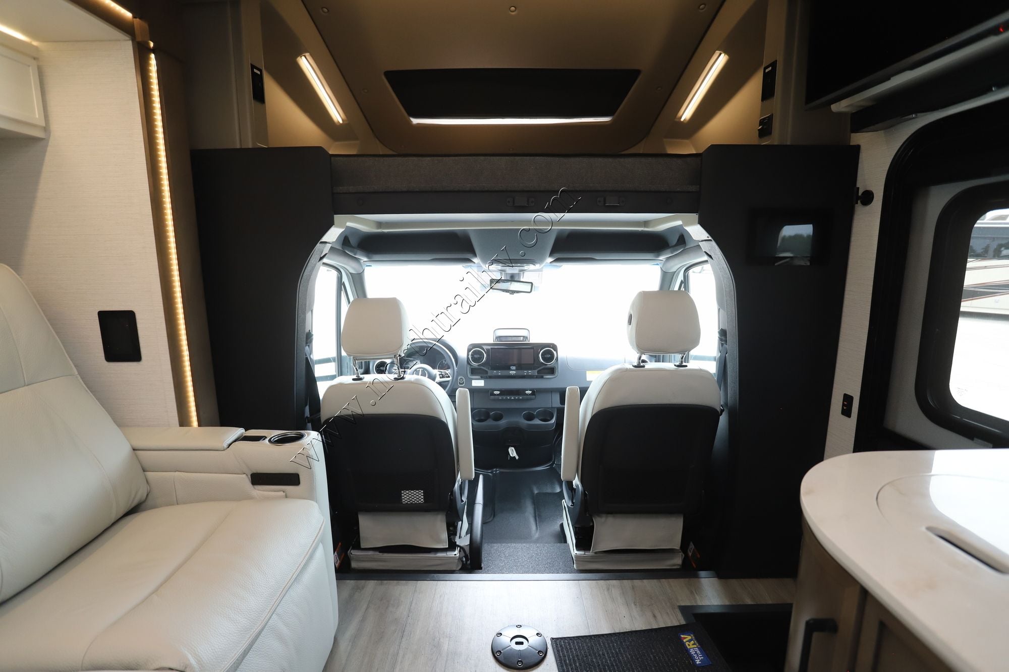 New 2027 Newmar Freedom Aire 2512 Class C  For Sale