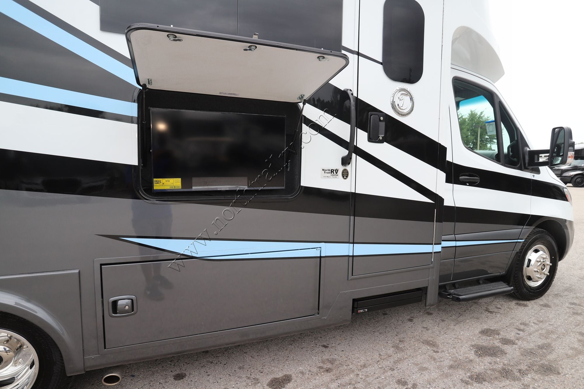 New 2027 Tiffin Motor Homes Wayfarer 25RW Class C  For Sale