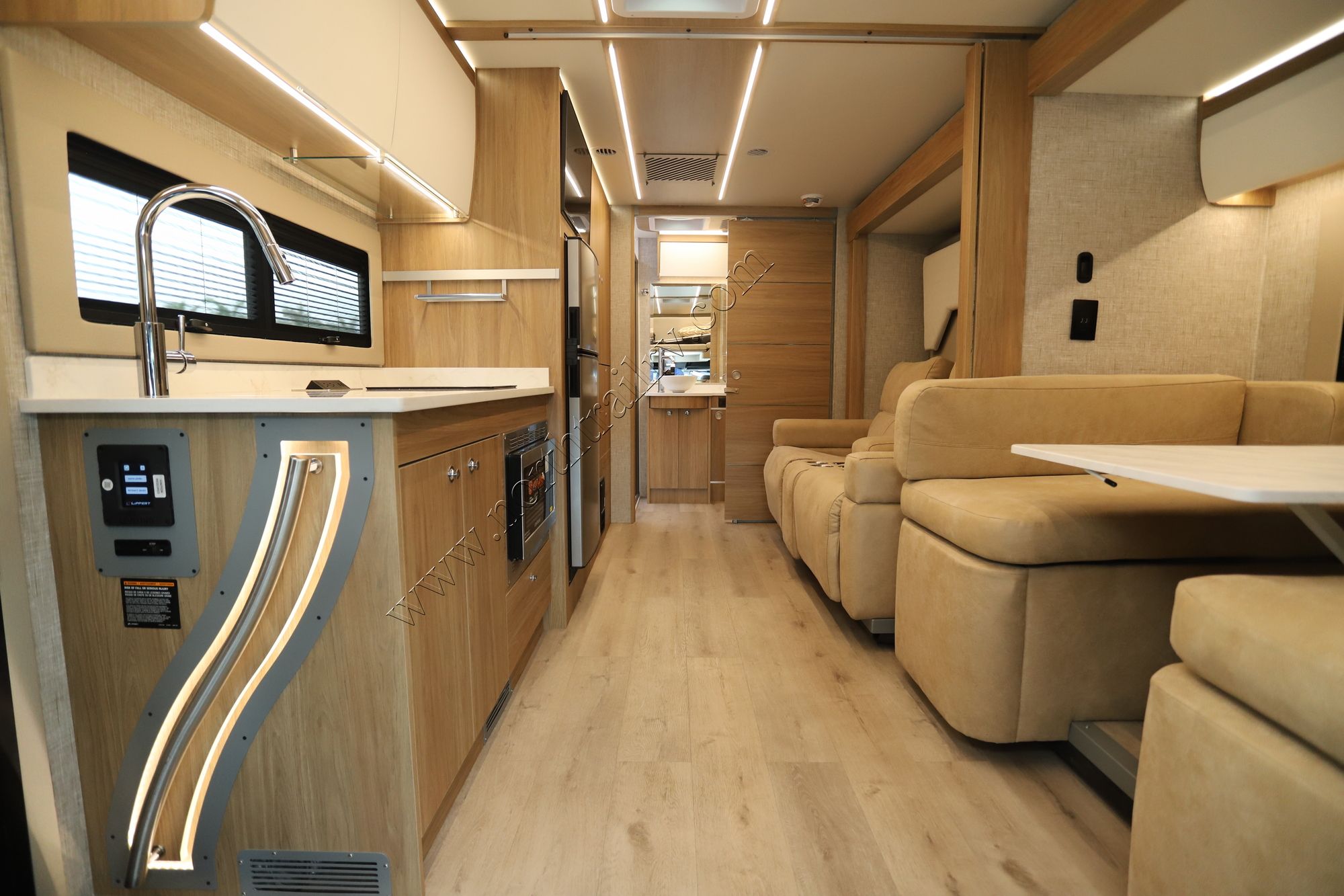 New 2027 Tiffin Motor Homes Wayfarer 25RW Class C  For Sale