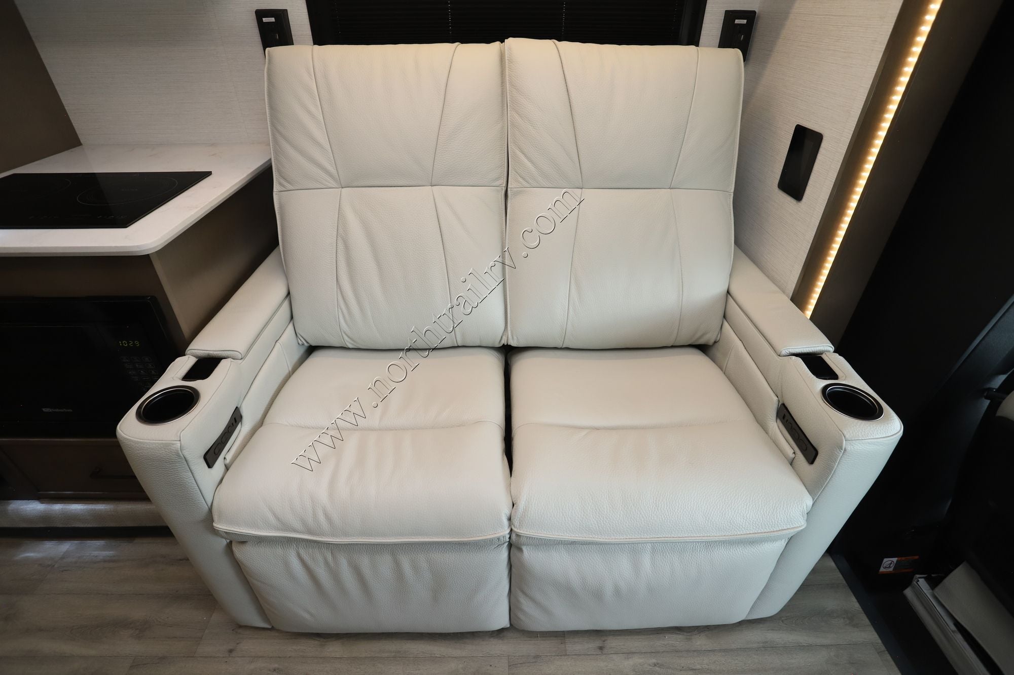 New 2027 Newmar Freedom Aire 2512 Class C  For Sale