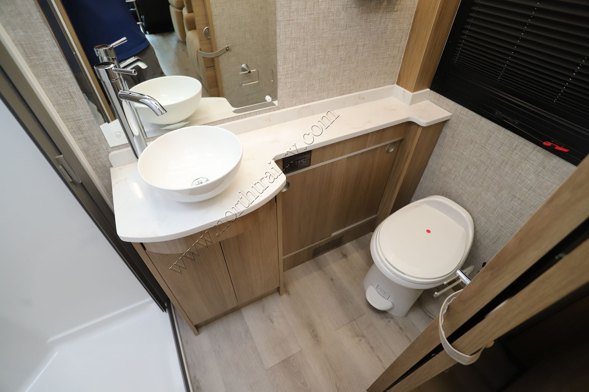 New 2027 Tiffin Motor Homes Wayfarer 25RW Class C  For Sale