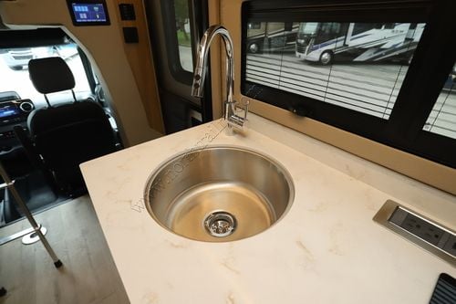 2027 Tiffin Motor Homes Wayfarer 25RW Class C