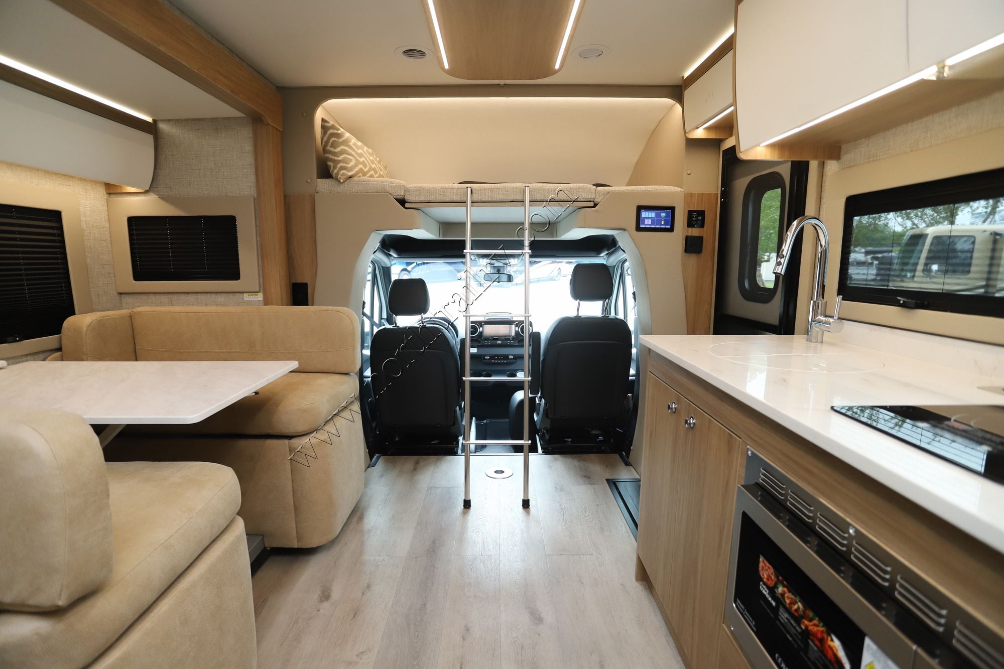 New 2027 Tiffin Motor Homes Wayfarer 25RW Class C  For Sale