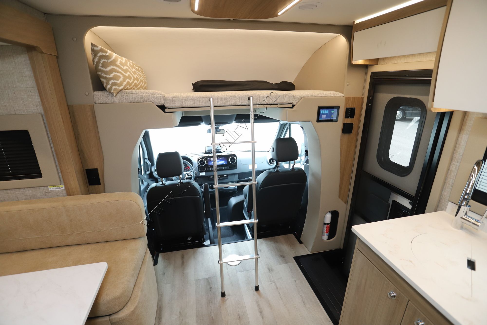 New 2027 Tiffin Motor Homes Wayfarer 25RW Class C  For Sale