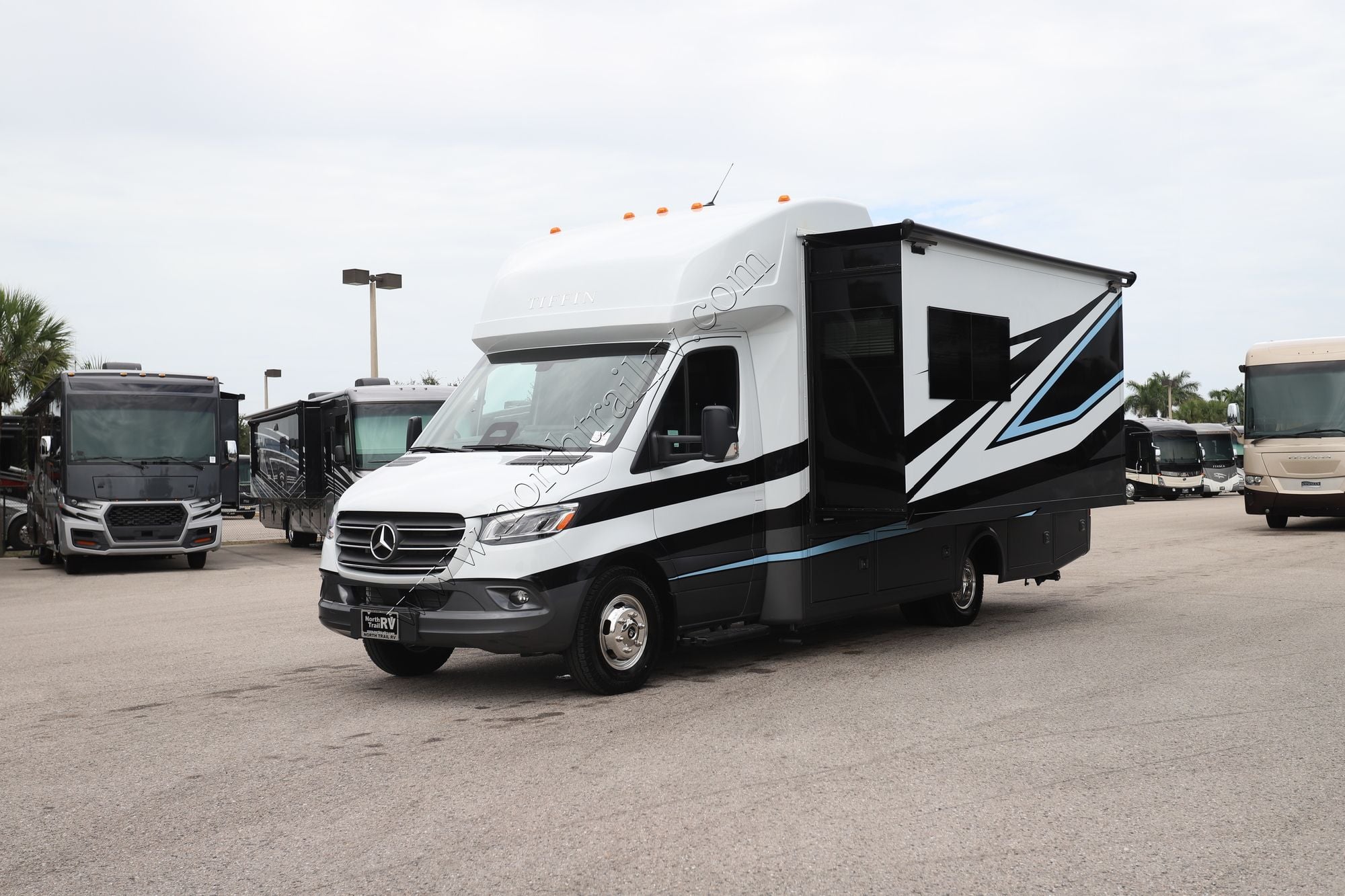 New 2027 Tiffin Motor Homes Wayfarer 25RW Class C  For Sale
