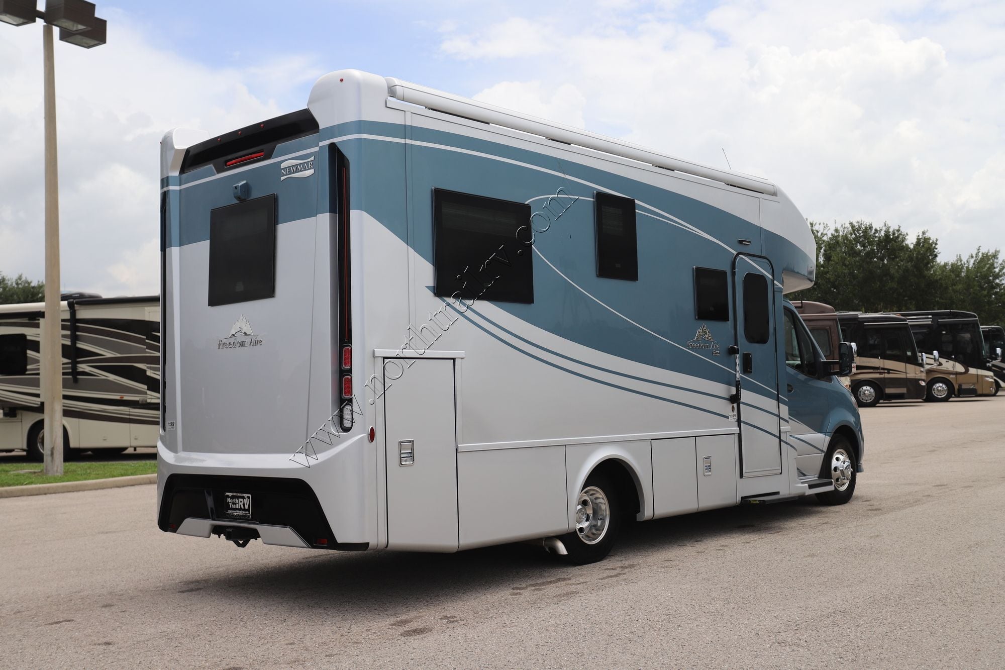 New 2027 Newmar Freedom Aire 2512 Class C  For Sale