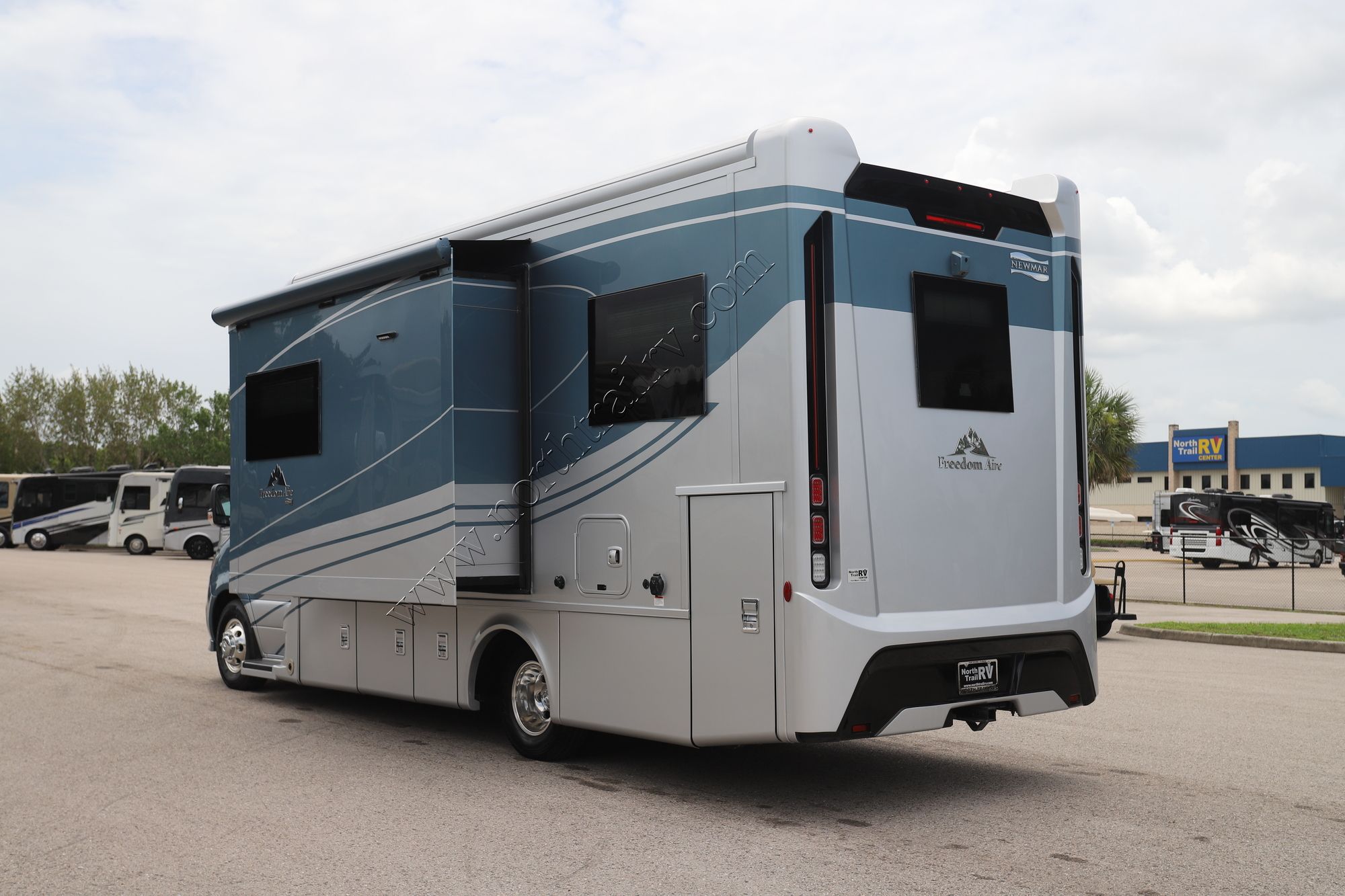 New 2027 Newmar Freedom Aire 2512 Class C  For Sale