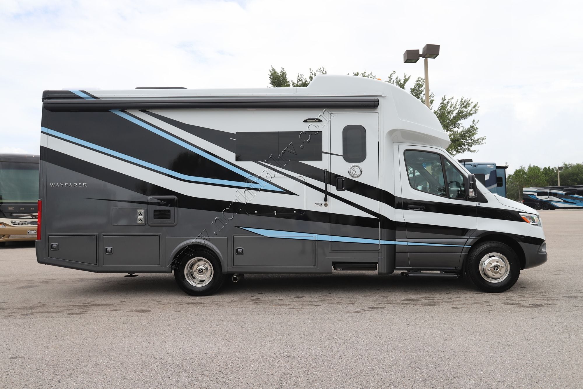 New 2027 Tiffin Motor Homes Wayfarer 25RW Class C  For Sale