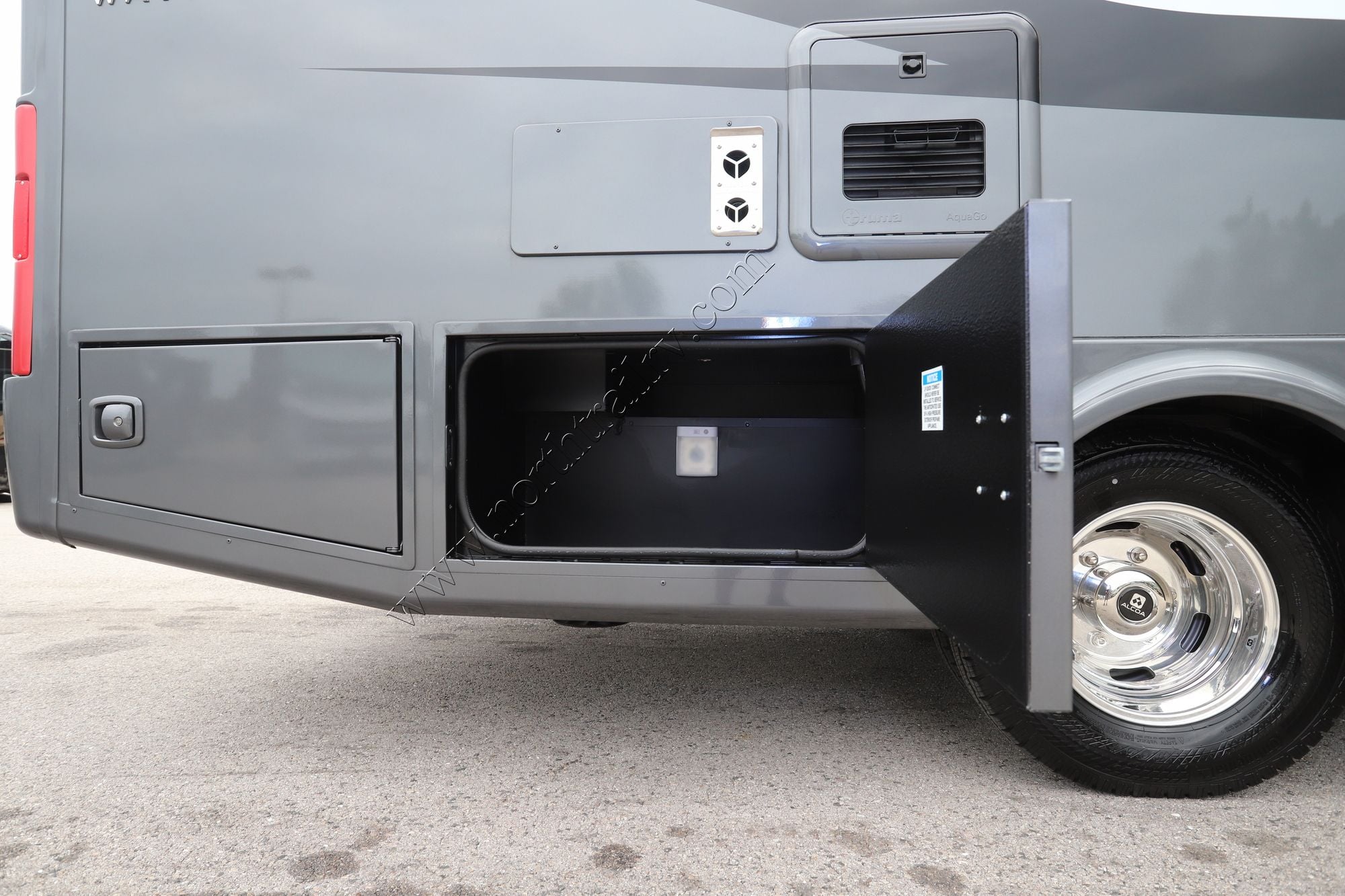 New 2027 Tiffin Motor Homes Wayfarer 25RW Class C  For Sale