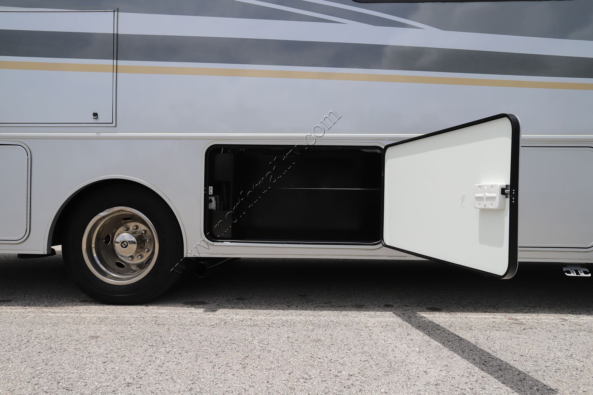 Used 2022 Winnebago Adventurer 29B Class A  For Sale