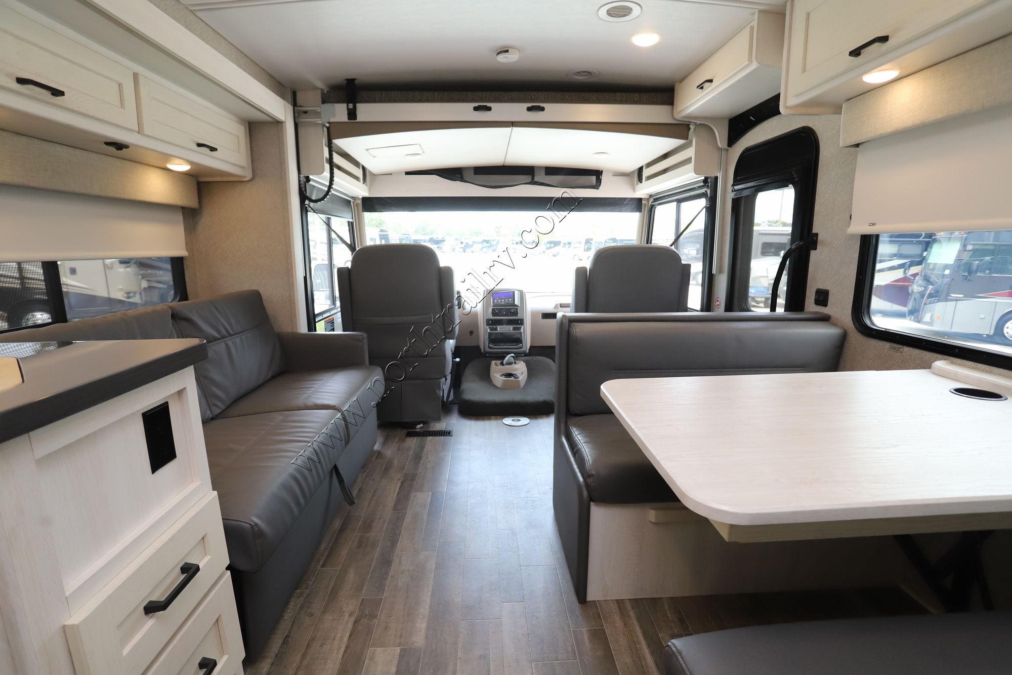 Used 2022 Winnebago Adventurer 29B Class A  For Sale