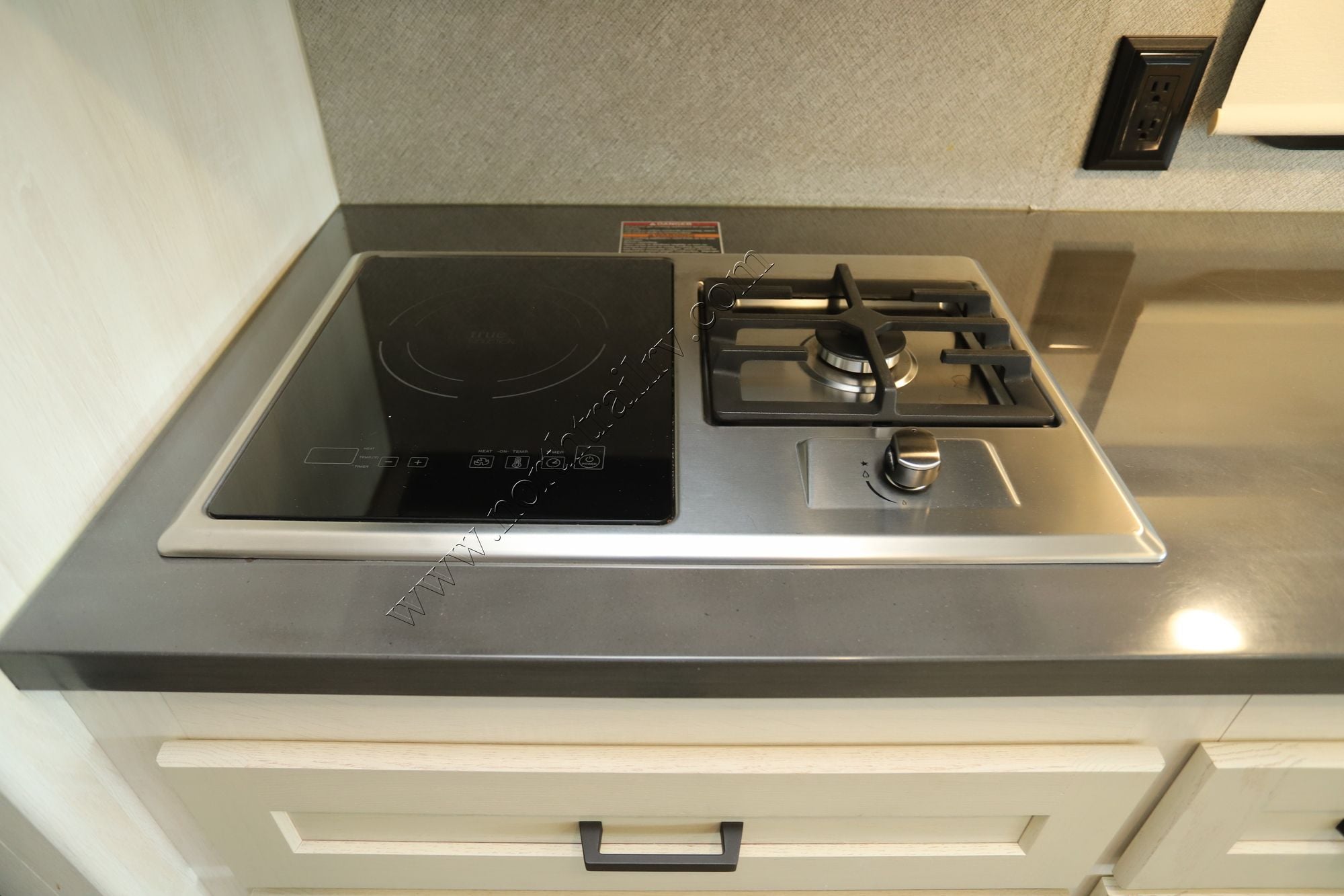 Used 2022 Winnebago Adventurer 29B Class A  For Sale