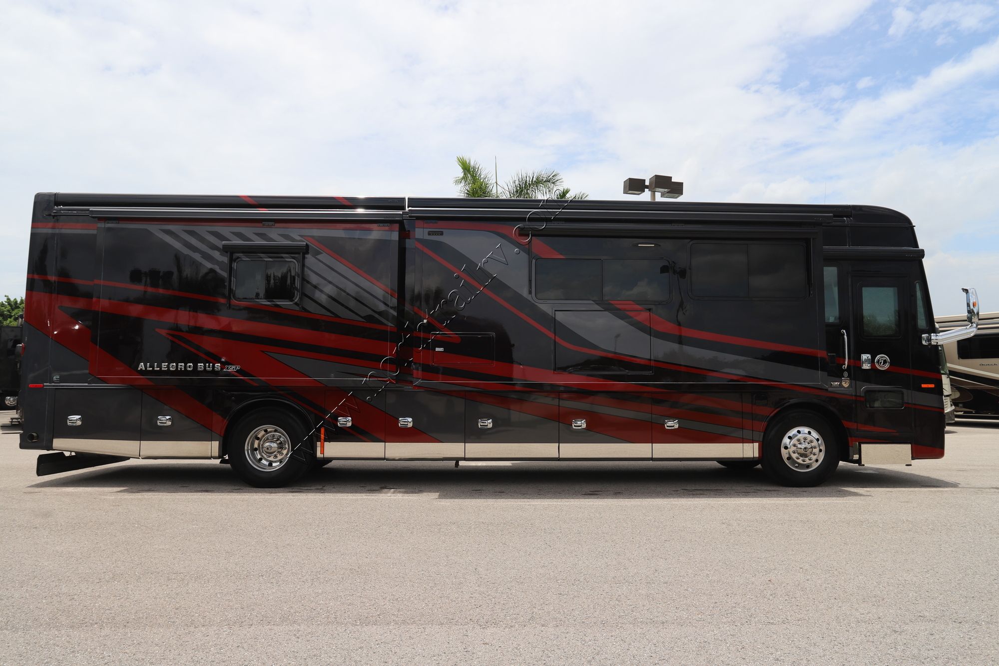 Used 2023 Tiffin Motor Homes Allegro Bus 40IP Class A  For Sale