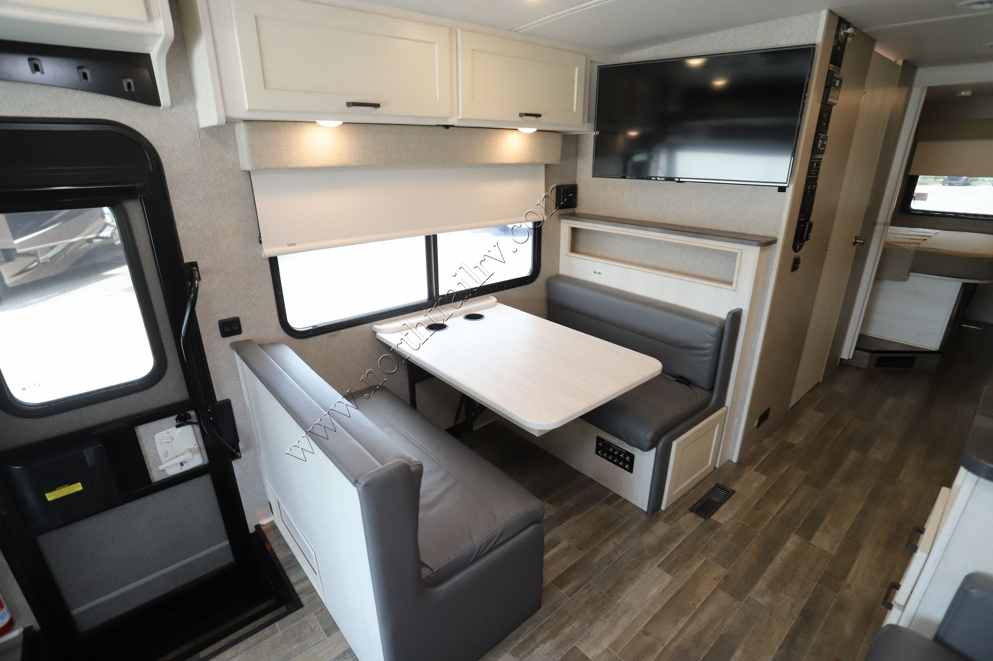 Used 2022 Winnebago Adventurer 29B Class A  For Sale
