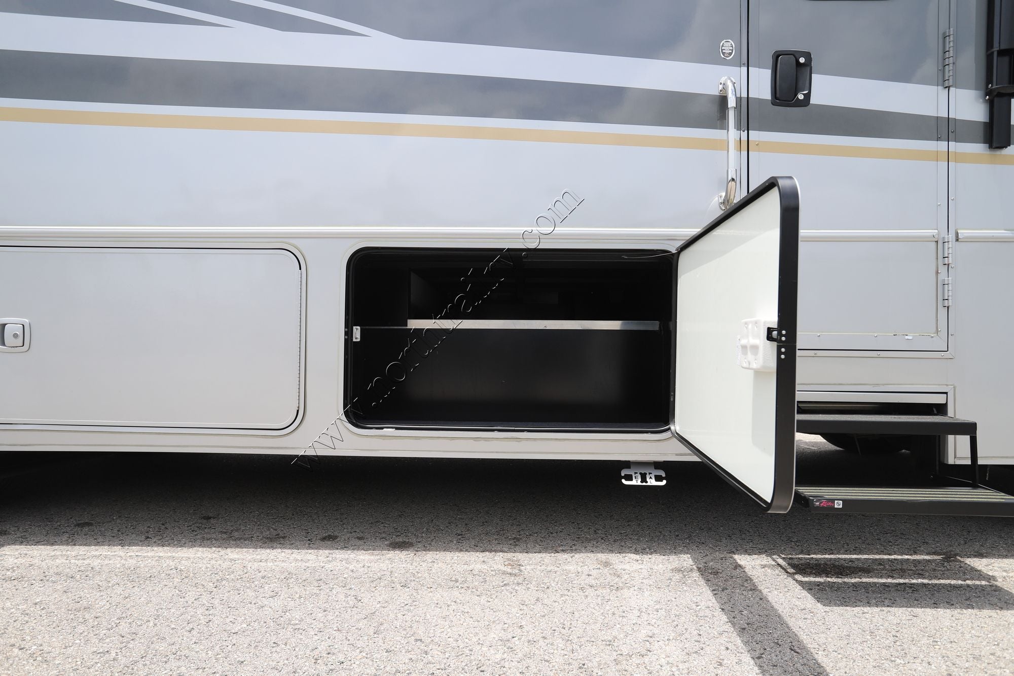 Used 2022 Winnebago Adventurer 29B Class A  For Sale