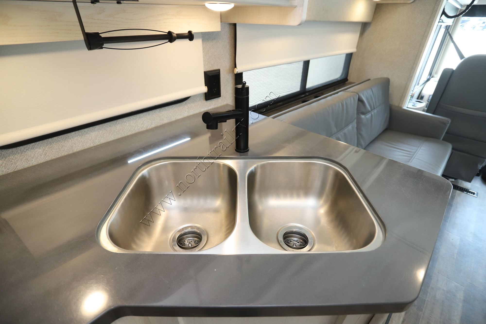 Used 2022 Winnebago Adventurer 29B Class A  For Sale