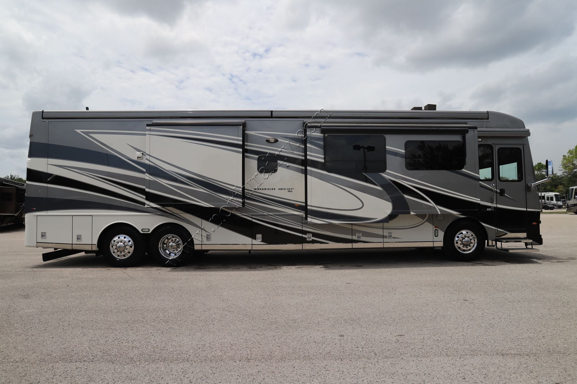 Used 2021 Newmar Dutch Star 4363 Class A  For Sale