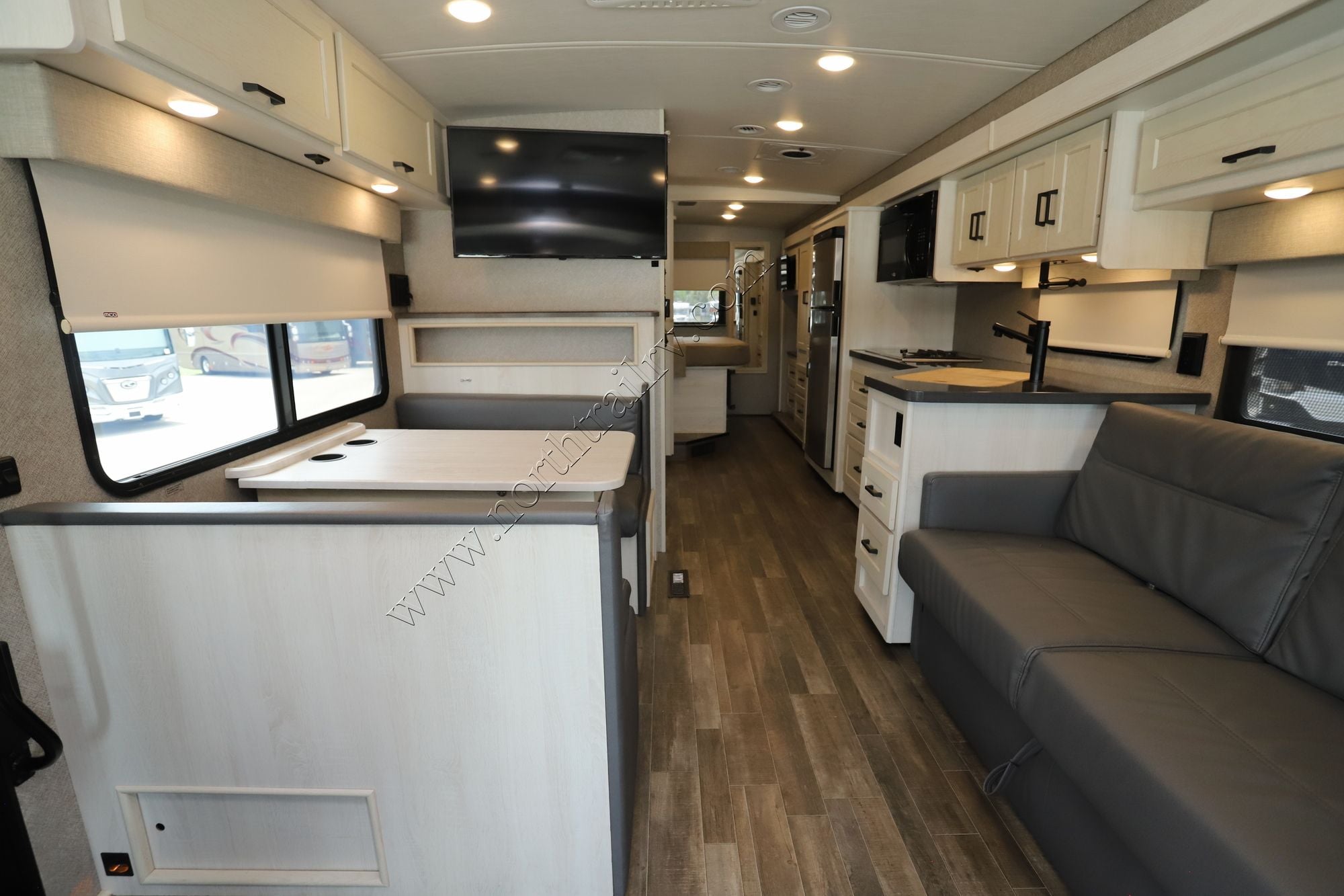 Used 2022 Winnebago Adventurer 29B Class A  For Sale