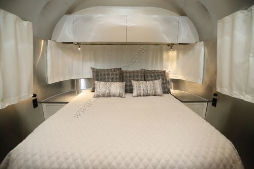 2026 Airstream Flying Cloud 27FB