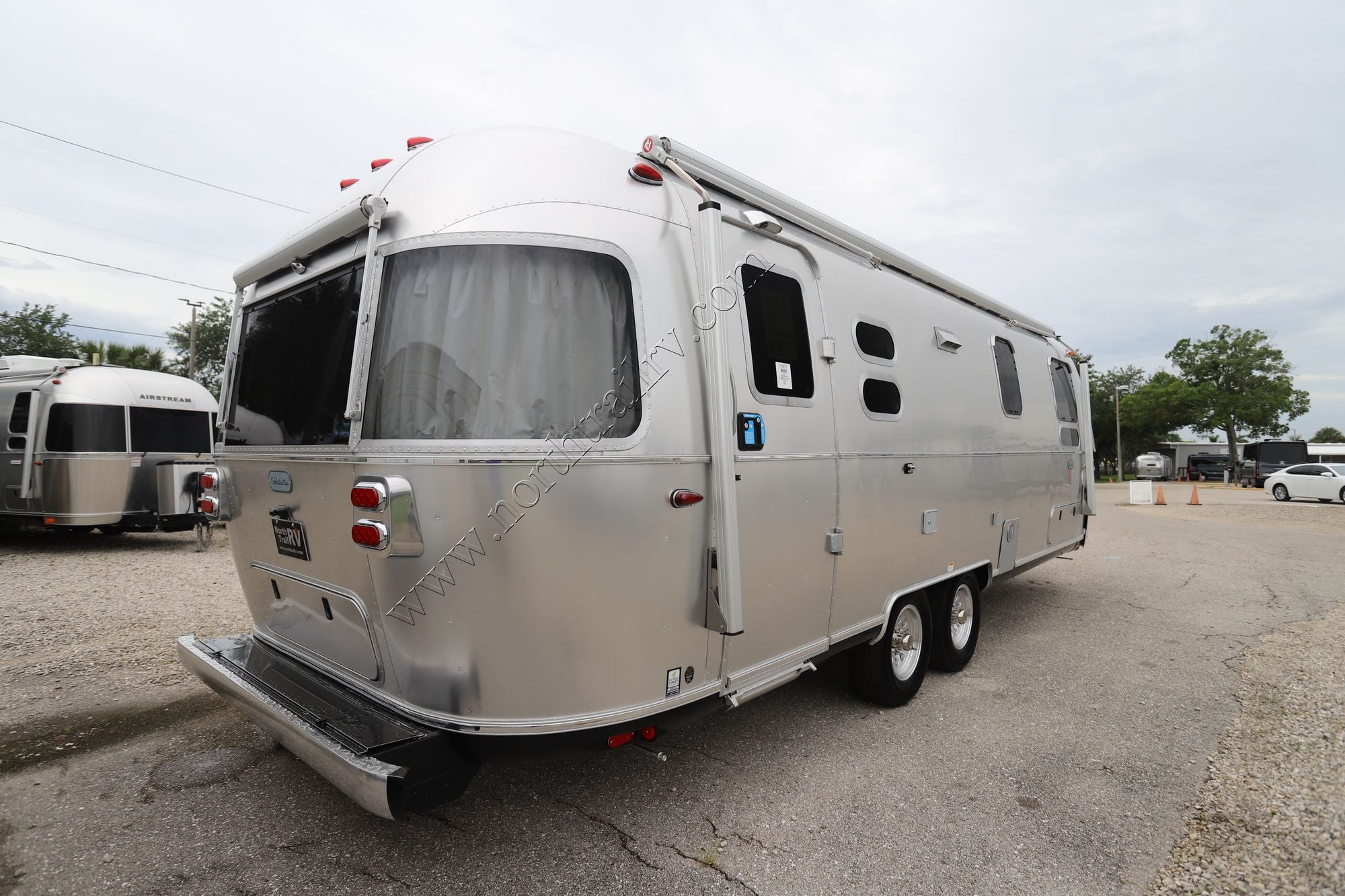 2026 Airstream Globetrotter 27FB Travel Trailer New  For Sale