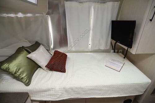 2017 Airstream Intl Serenity 28RB