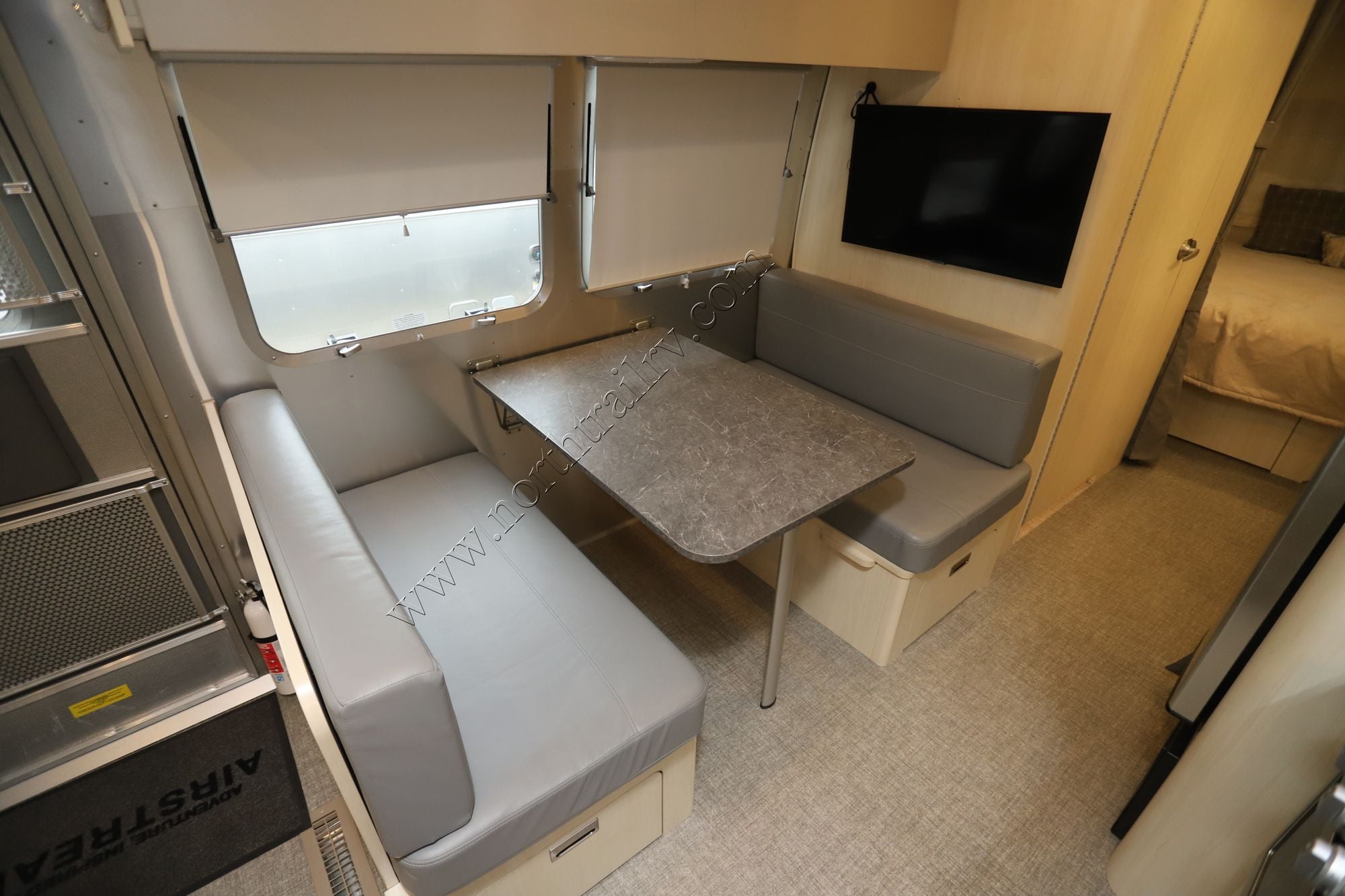 Used 2022 Airstream Flying Cloud 28RB Travel Trailer  For Sale