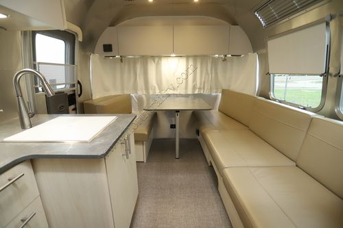 2025 Airstream Flying Cloud 25FB