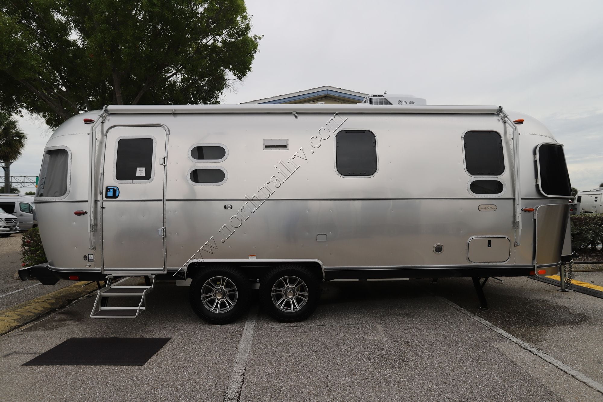New 2026 Airstream Trade Wind 25FB Travel Trailer  For Sale