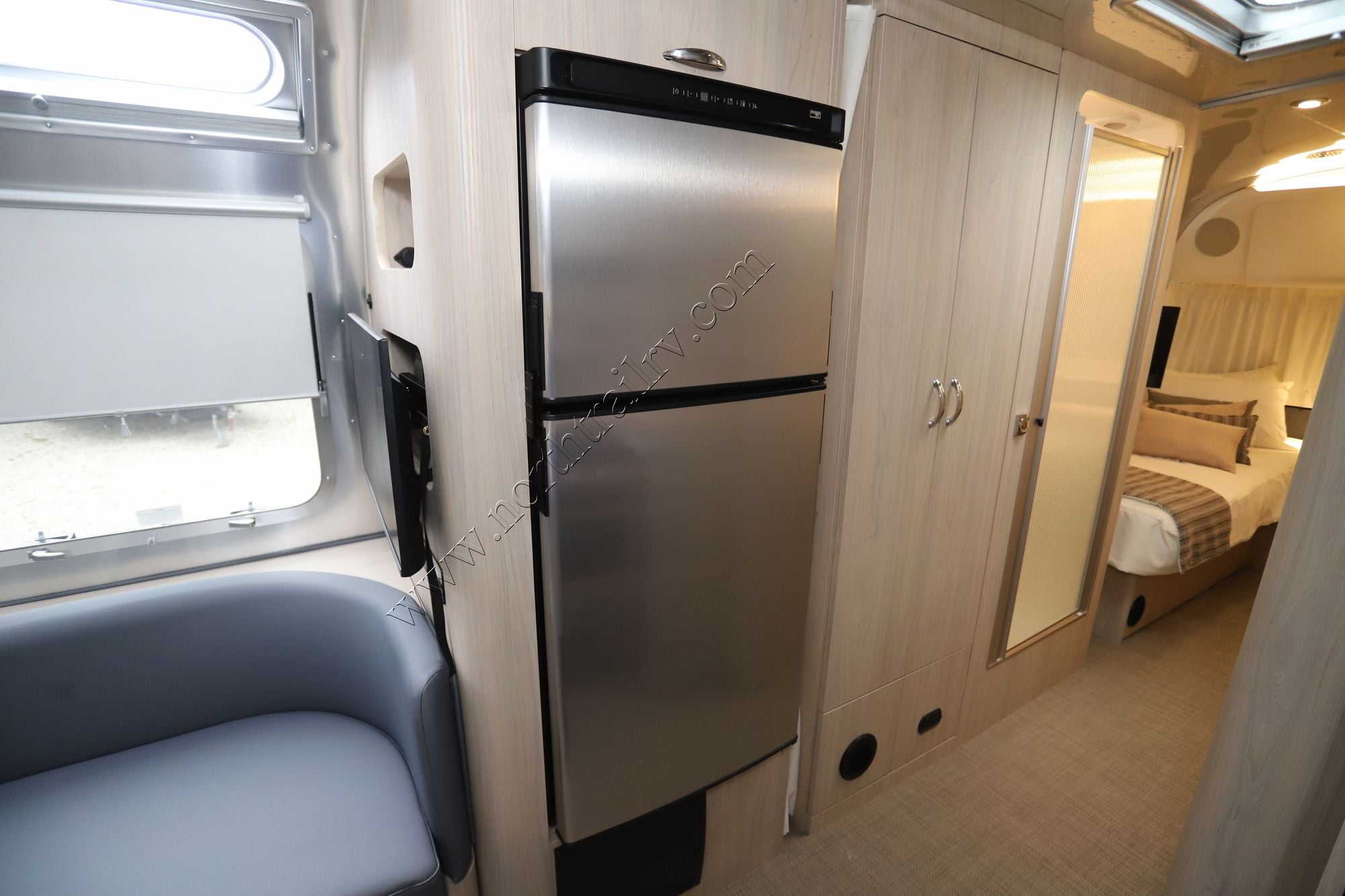 2026 Airstream Globetrotter 27FB Travel Trailer New  For Sale