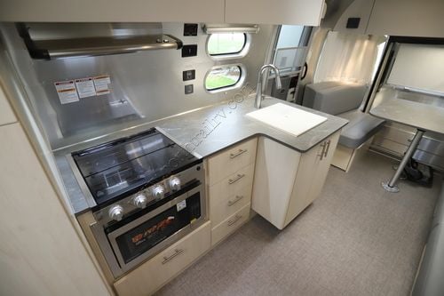 2026 Airstream Flying Cloud 27FB