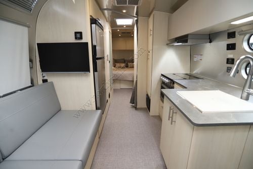2026 Airstream Flying Cloud 27FB