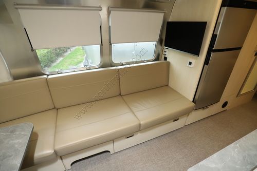 2025 Airstream Flying Cloud 25FB