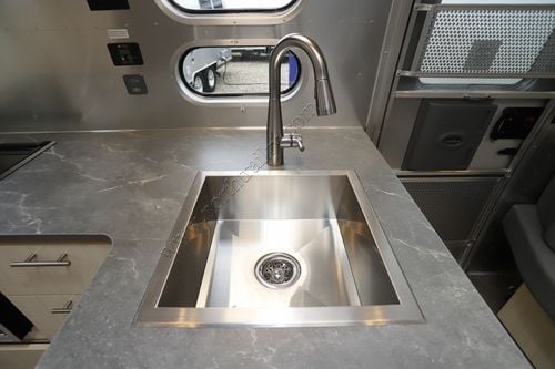2026 Airstream Flying Cloud 27FB
