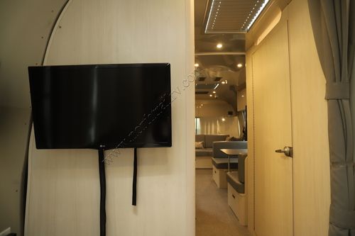 2022 Airstream Flying Cloud 28RB
