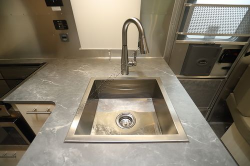 2025 Airstream Flying Cloud 25FB