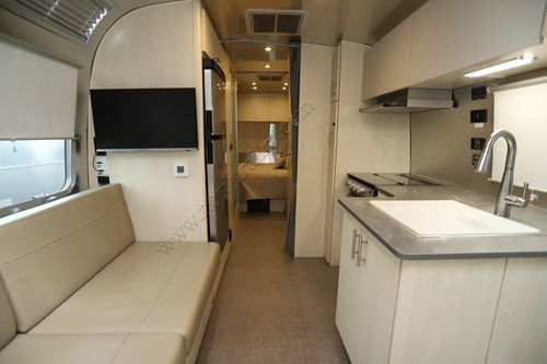 2025 Airstream Flying Cloud 25FB