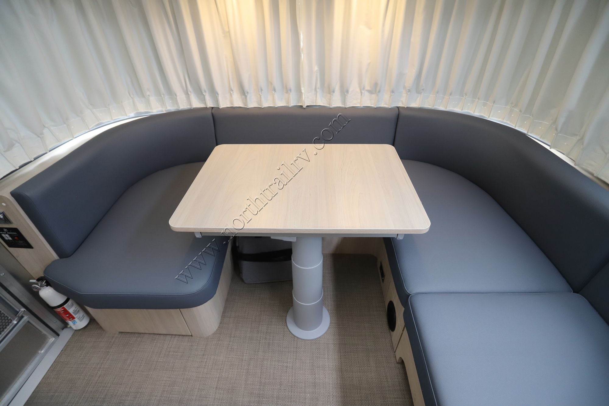 2026 Airstream Globetrotter 27FB Travel Trailer New  For Sale