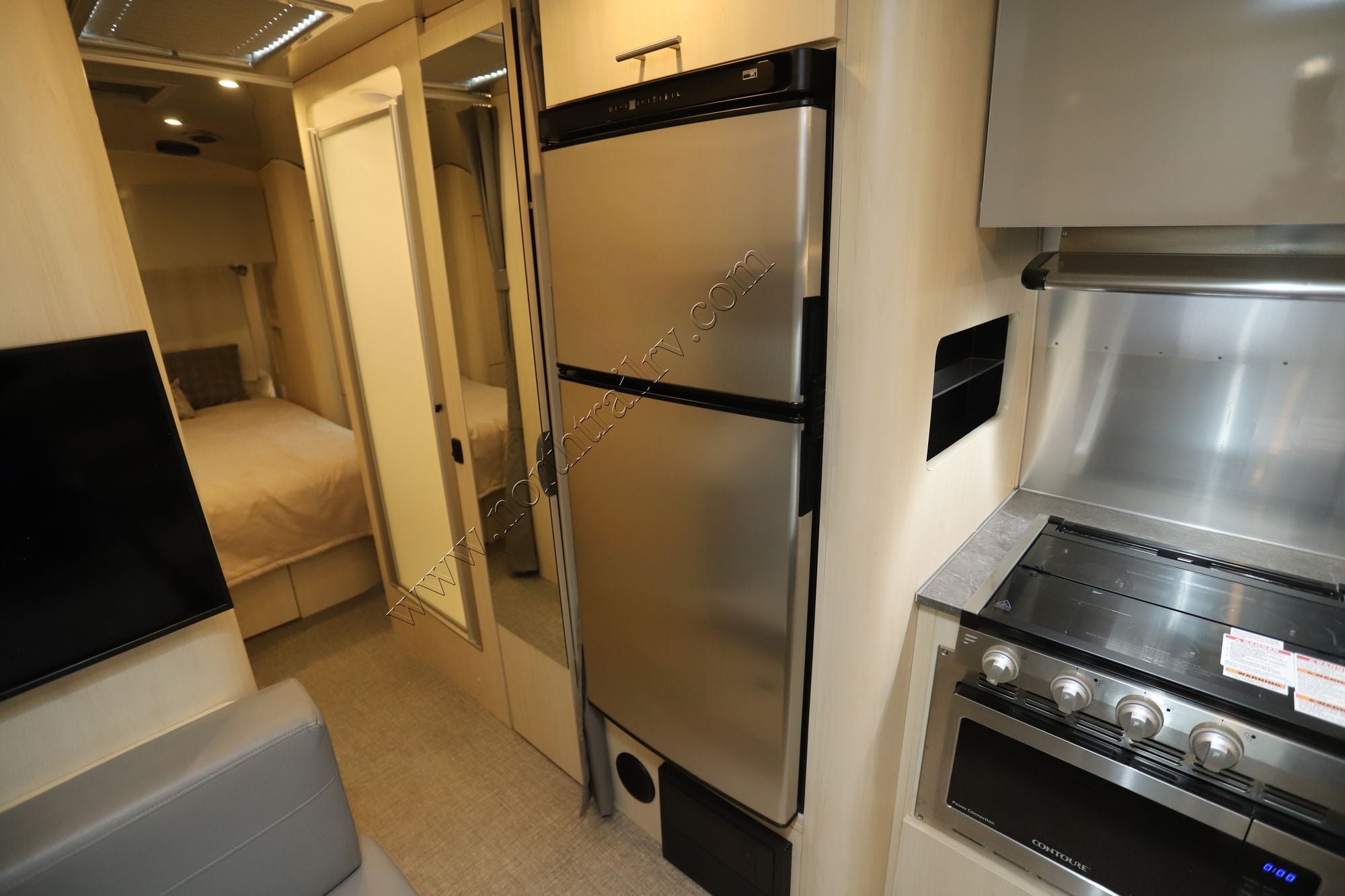 Used 2022 Airstream Flying Cloud 28RB Travel Trailer  For Sale