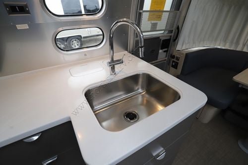 2026 Airstream Globetrotter 27FB