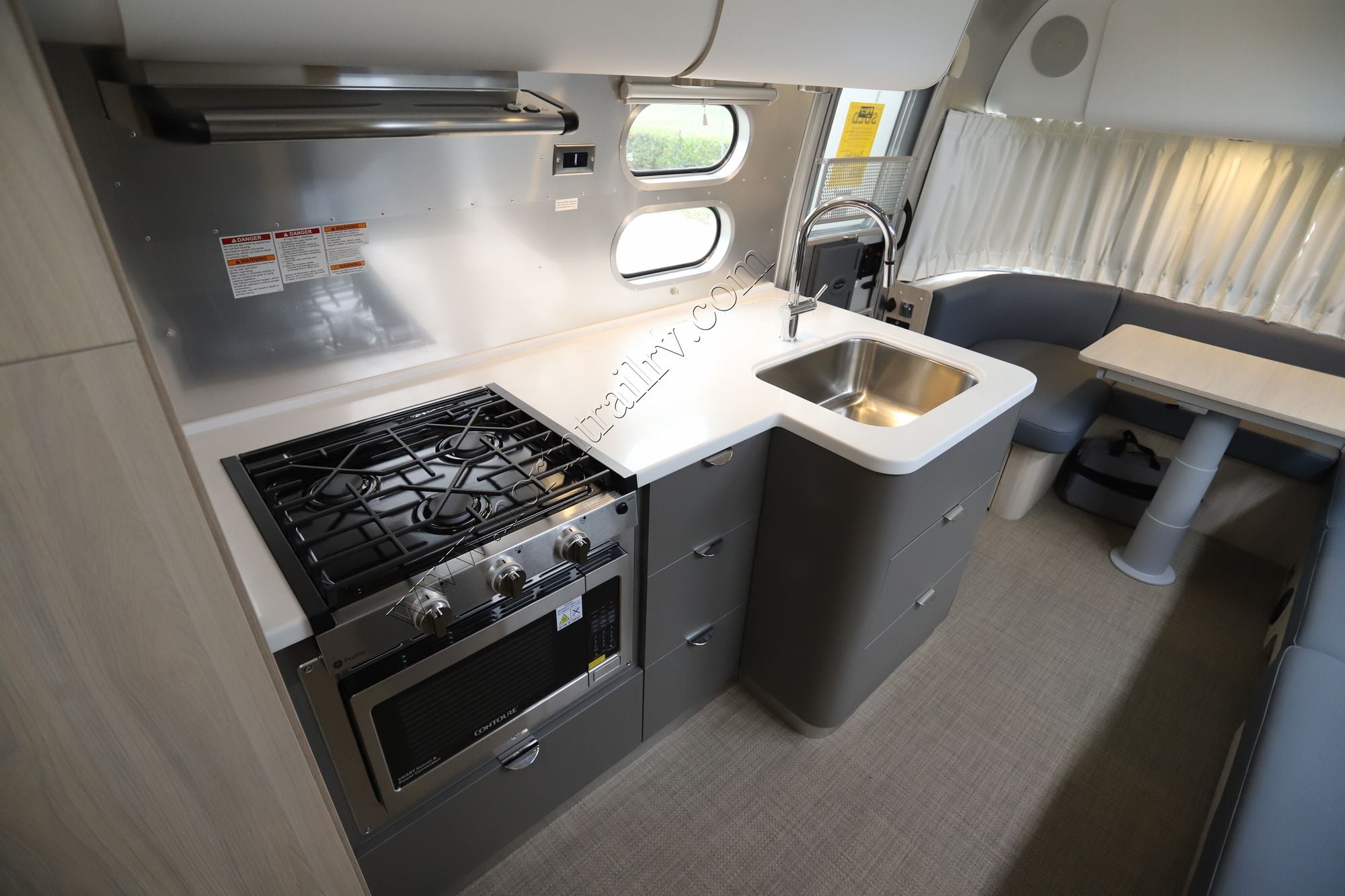 2026 Airstream Globetrotter 27FB Travel Trailer New  For Sale