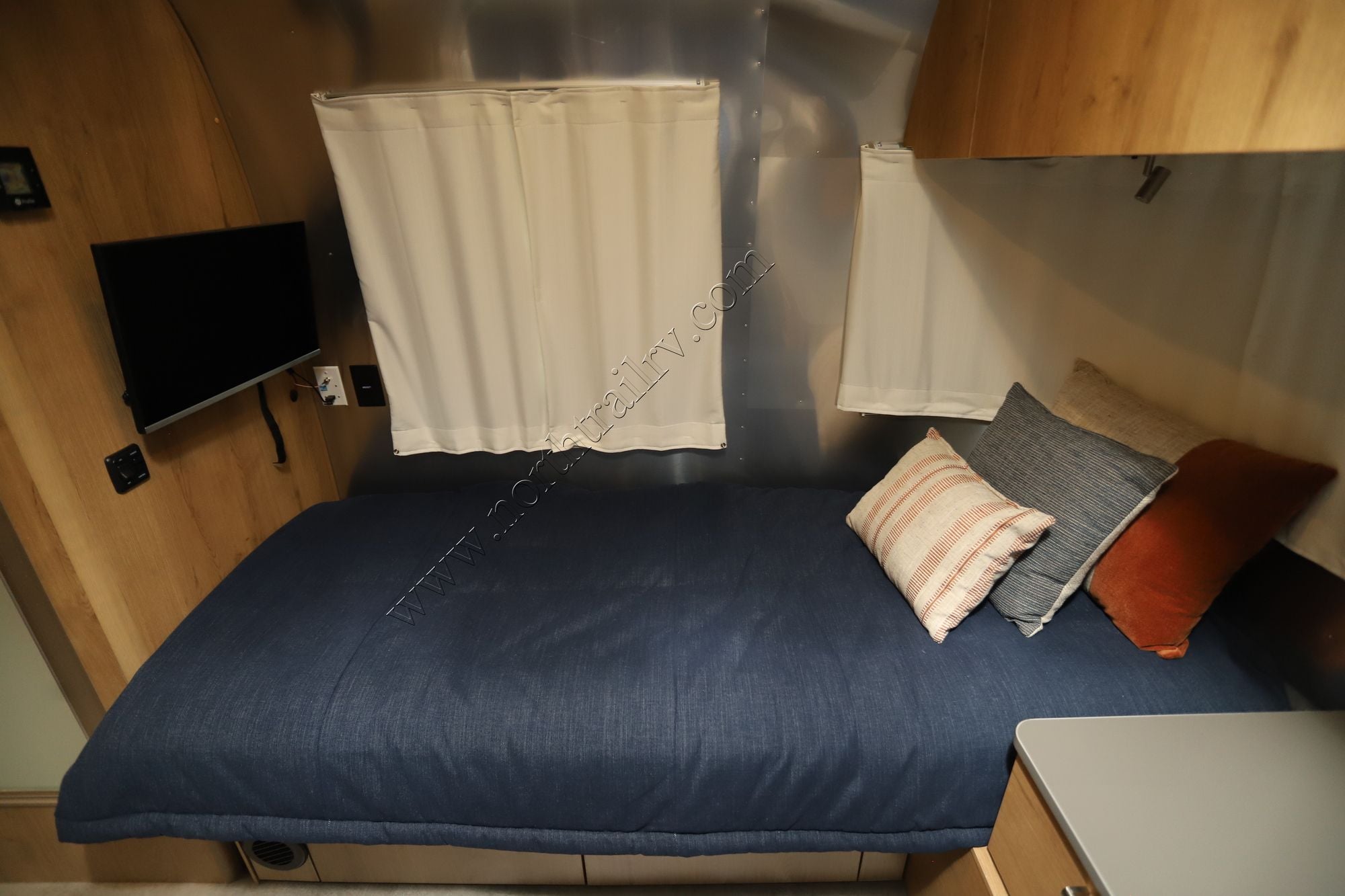 New 2026 Airstream Trade Wind 25FB Travel Trailer  For Sale