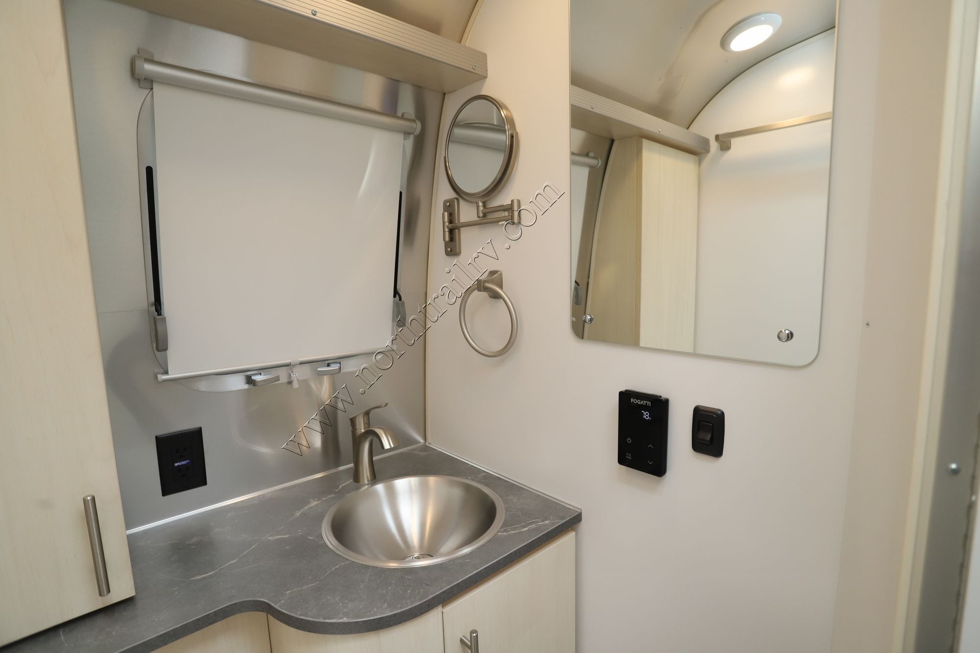 2026 Airstream Flying Cloud 27FB Travel Trailer New  For Sale