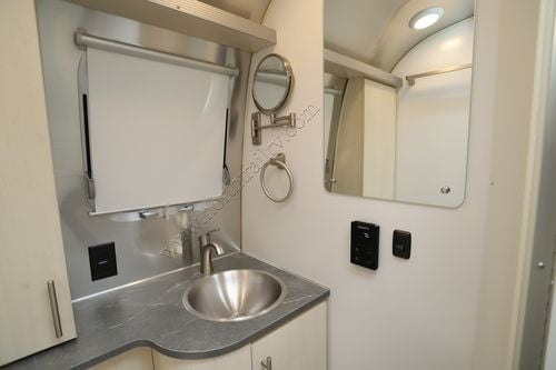 2026 Airstream Flying Cloud 27FB
