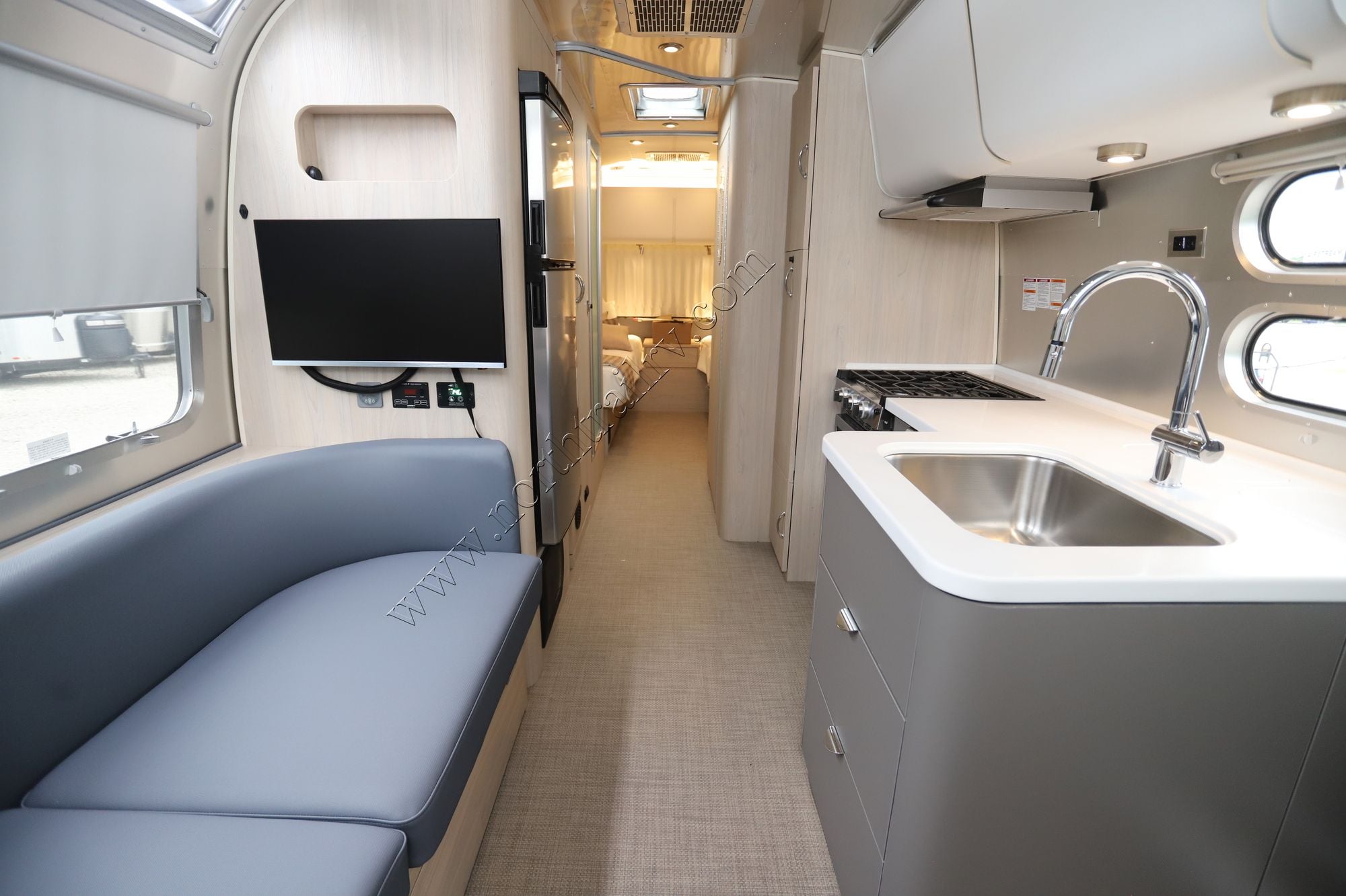 2026 Airstream Globetrotter 27FB Travel Trailer New  For Sale