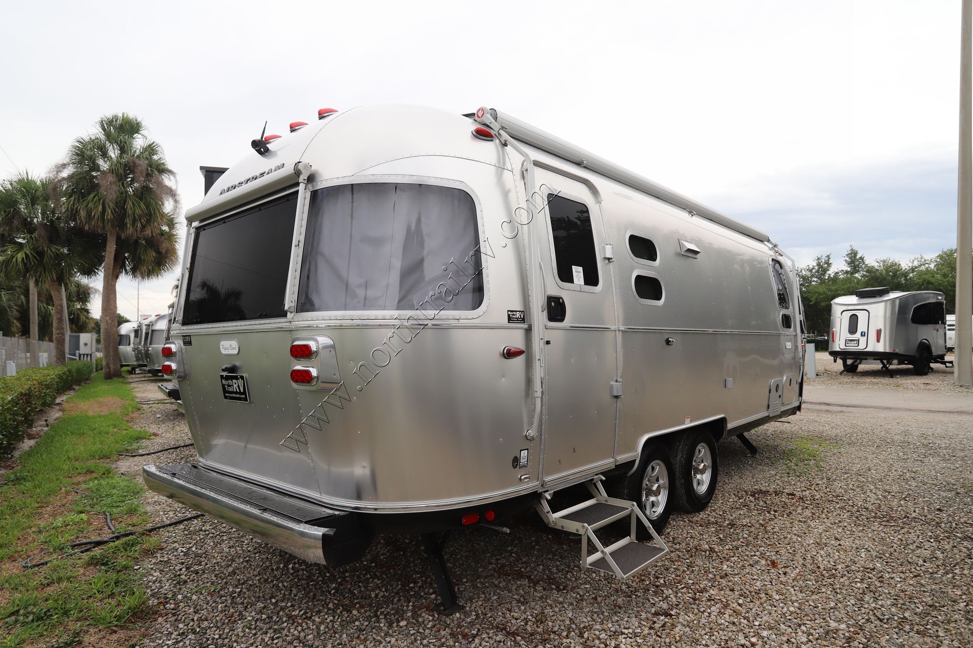 Used 2025 Airstream Flying Cloud 25FB Travel Trailer  For Sale