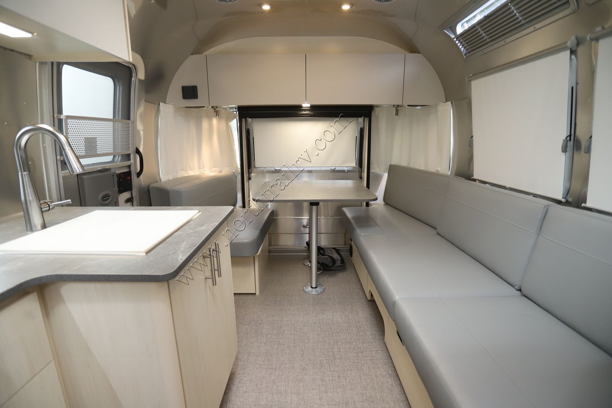 2026 Airstream Flying Cloud 27FB Travel Trailer New  For Sale